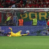 epa11451398 Cristiano Ronaldo of Portugal (R) scores  during the penalty shoot out during the UEFA EURO 2024 Round of 16 soccer match between Portugal and Slovenia, in Frankfurt Main, Germany, 01 July 2024.  EPA/ANNA SZILAGYI