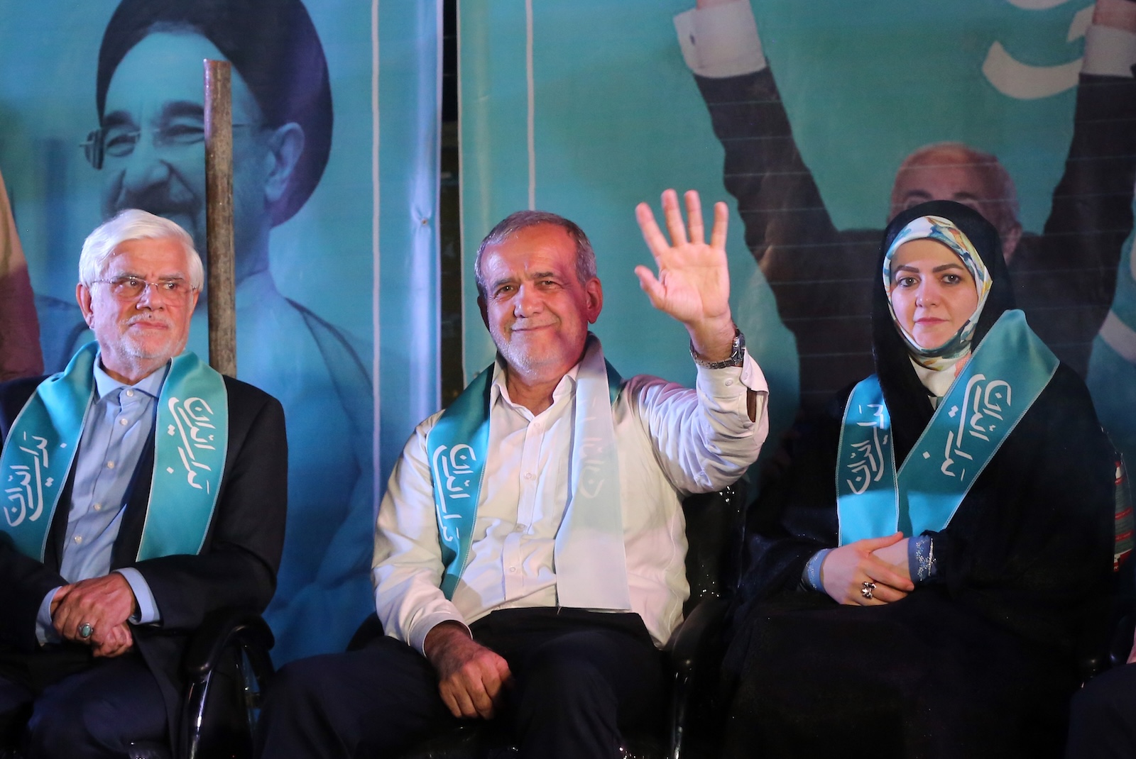 epa11455990 Iranian presidential reformist candidate Masoud Pezeshkian (C) and his daughter (R) greet the crowd during an election campaign in Tehran, Iran, 03 July 2024. Seed Jalili and Masoud Pezeshkian will face each other in the second round of the presidential election on 05 July 2024.  EPA/STR