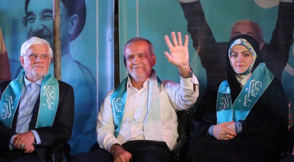 epa11455990 Iranian presidential reformist candidate Masoud Pezeshkian (C) and his daughter (R) greet the crowd during an election campaign in Tehran, Iran, 03 July 2024. Seed Jalili and Masoud Pezeshkian will face each other in the second round of the presidential election on 05 July 2024.  EPA/STR