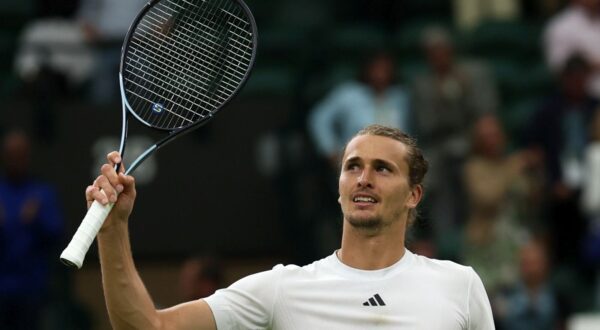 epa11457956 Alexander Zverev of Germany gestures after winning against Marcos Giron of the US (unseen) during their Men's 2nd round match at the Wimbledon Championships, Wimbledon, Britain, 04 July 2024.  EPA/TIM IRELAND   EDITORIAL USE ONLY