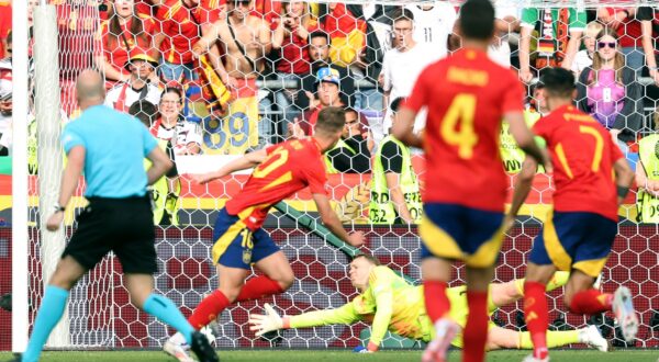 epa11460038 Daniel Olmo of Spain (C) scores the 1-0 during the UEFA EURO 2024 quarter-finals soccer match between Spain and Germany, in Stuttgart, Germany, 05 July 2024.  EPA/FRIEDEMANN VOGEL