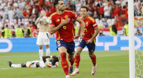 epa11460412 Mikel Merino of Spain celebrates scoring the 2-1 goal during the UEFA EURO 2024 quarter-finals soccer match between Spain and Germany, in Stuttgart, Germany, 05 July 2024.  EPA/RONALD WITTEK