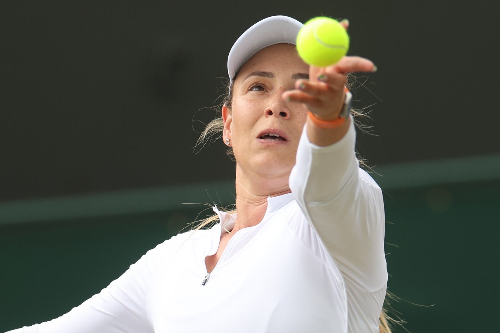 epa11464872 Donna Vekic of Croatia in action during her Women's Singles fourth round match against Paula Badosa of Spain at the Wimbledon Championships, Wimbledon, Britain, 07 July 2024.  EPA/TOLGA AKMEN    EDITORIAL USE ONLY