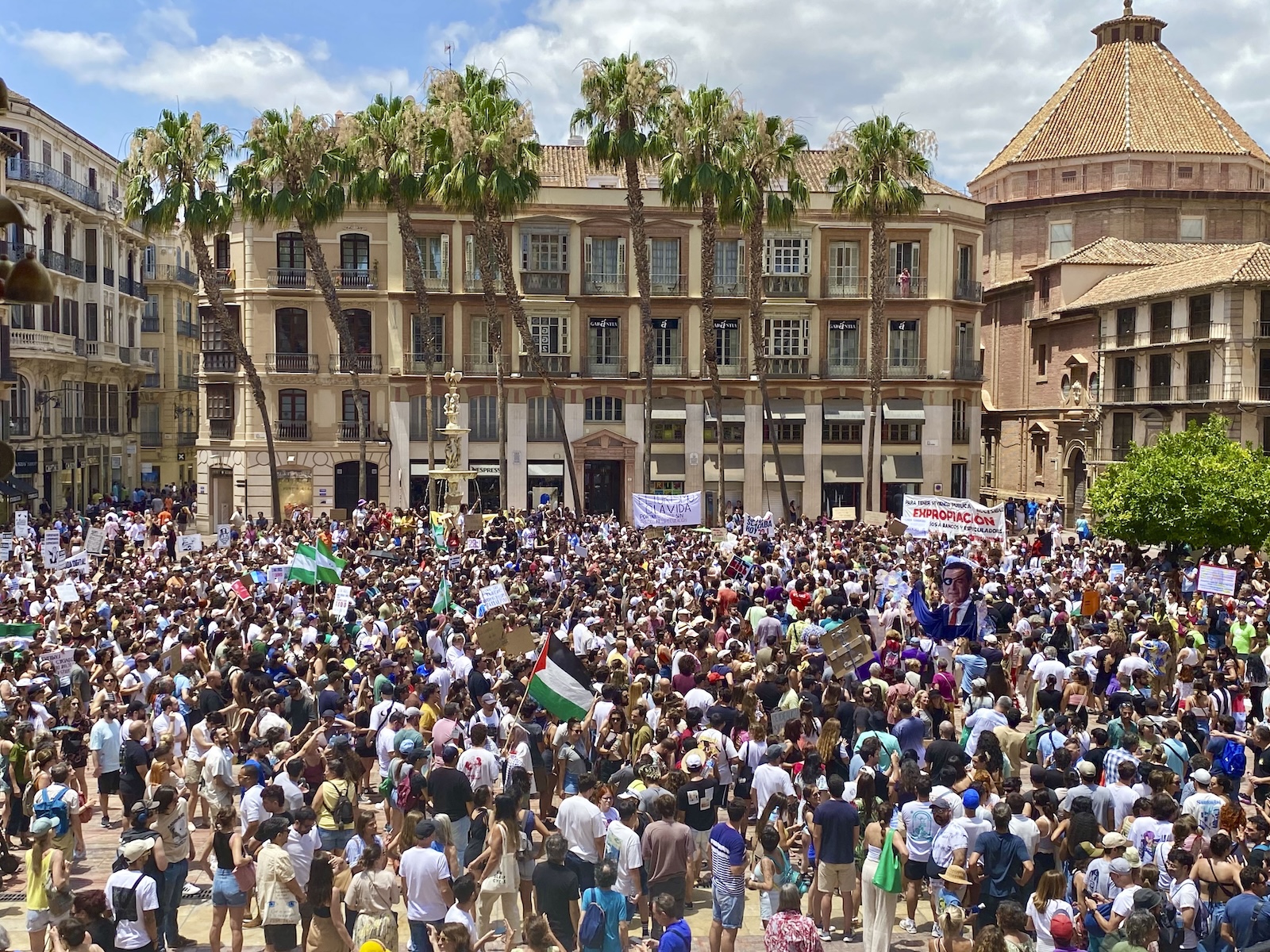 epa11444682 Residents take part in a protest to demand their 'right to have a home' and against mass tourism in Malaga, Spain, 29 June 2024.  EPA/MARIA ALONSO