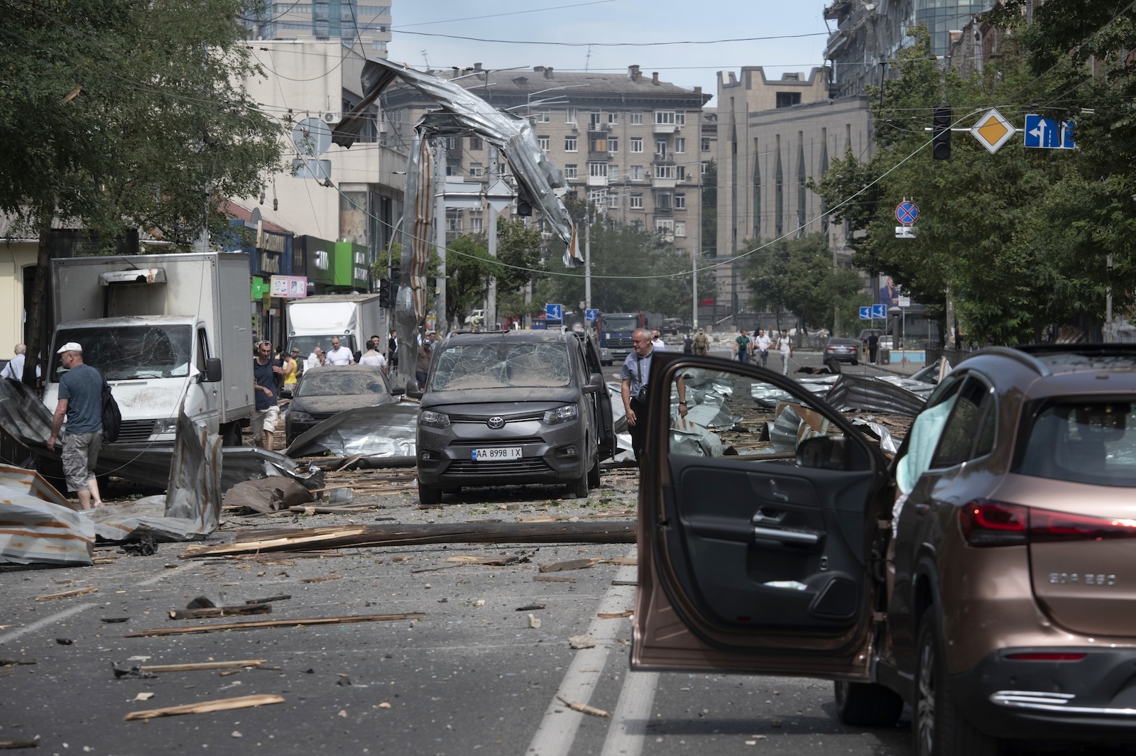 epa11466875 A view of a street with damaged cars and debris after a missile strike in Kyiv, Ukraine, 08 July 2024, amid the Russian invasion. Russia massively attacked Ukraine with missiles on 08 July, striking the cities of Kyiv, Dnipro, Kryvyi Rih, Sloviansk and Kramatorsk. More than 40 missiles of different types were launched, striking residential buildings, infrastructure, and a children's hospital. At least 31 people have been killed and 125 others injured across Ukraine, according to Ukraine's State Emergency Service (SESU). In Kyiv, where at least 20 people were killed and 61 others were injured, the 'Ohmatdyt' children's hospital was hit, killing two people and injuring 10 others, SESU added.  EPA/VLADYSLAV MUSIIENKO