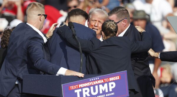 epa11476745 Former US President Donald Trump is rushed off stage by secret service after an incident during a campaign rally at the Butler Farm Show Inc. in Butler, Pennsylvania, USA, 13 July 2024.  EPA/DAVID MAXWELL