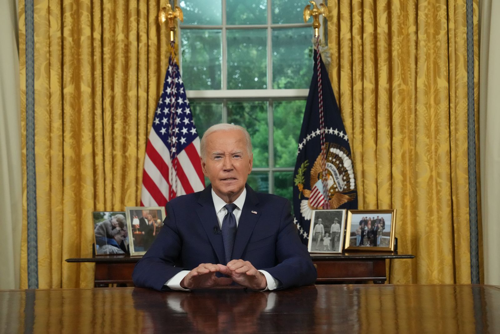 epa11479109 US President Joe Biden delivers an address to the nation from the Oval Office of the White House in Washington, DC, USA, on 14 July 2024. Biden's address comes after Former US President Donald Trump was injured by a bullet in an assassination attempt on 13 July during a campaign rally.  EPA/Erin Schaff / POOL