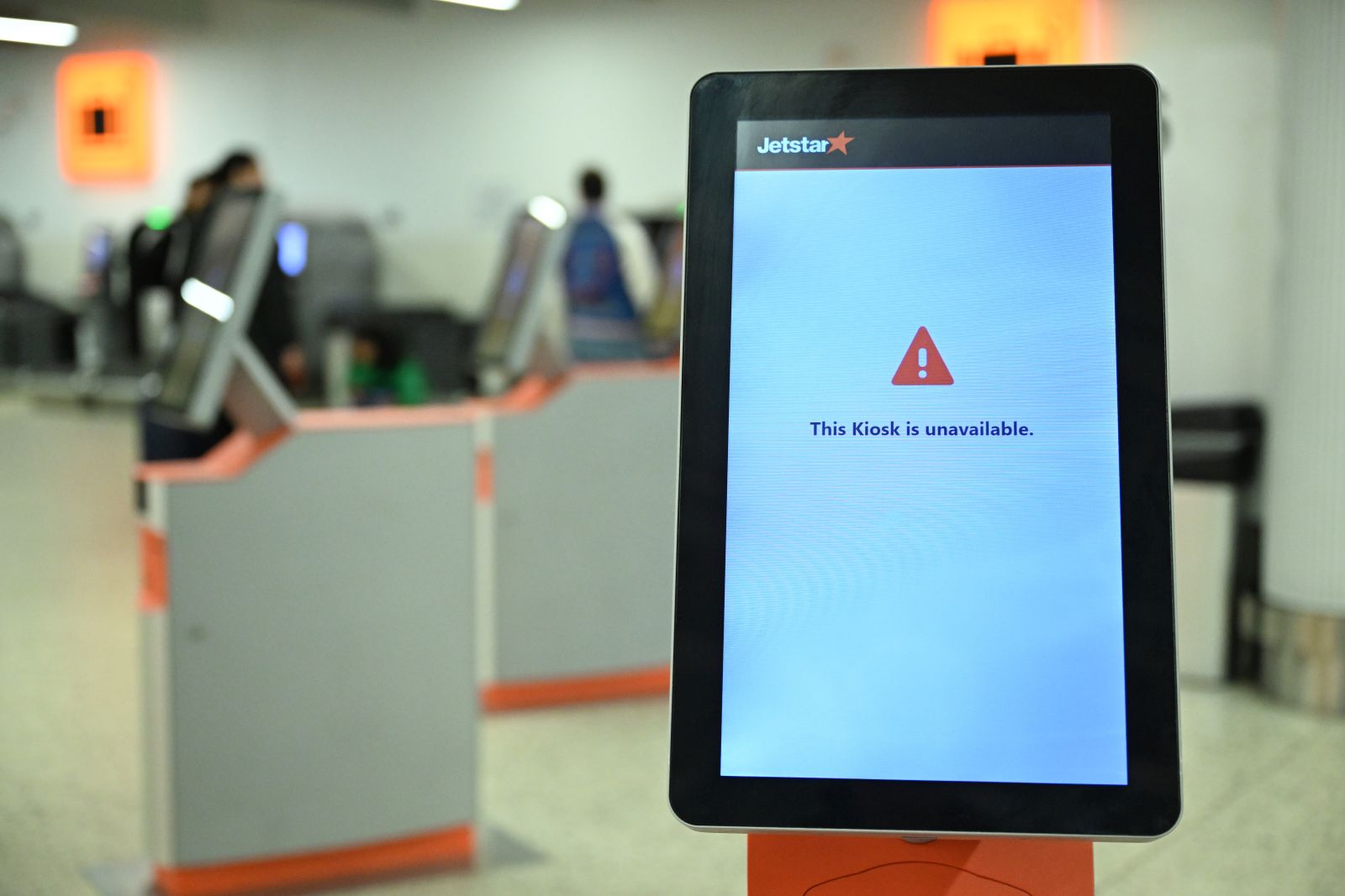 epa11488638 An unavailable self-service kiosk at the Jetstar domestic departures terminal at Melbourne Airport, Melbourne, Australia, 20 July 2024. Companies and institutions around the world have been affected on 19 July by a major computer outage in systems running Microsoft Windows linked to a faulty CrowdStrike cyber-security software update. According to CrowdStrike’s CEO, the issue has been identified, isolated and a fix has been deployed.  EPA/JAMES ROSS AUSTRALIA AND NEW ZEALAND OUT