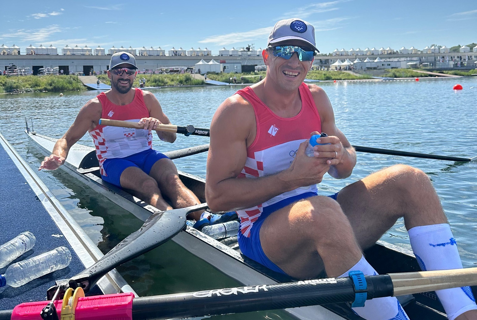 Pariz, 28.07.2024. - Braća Valent i Martin Sinković plasirali su se u polufinale dvojca bez kormilara na Olimpijskim igrama u Parizu u nedjelju. foto HINA/ HOO/ tm