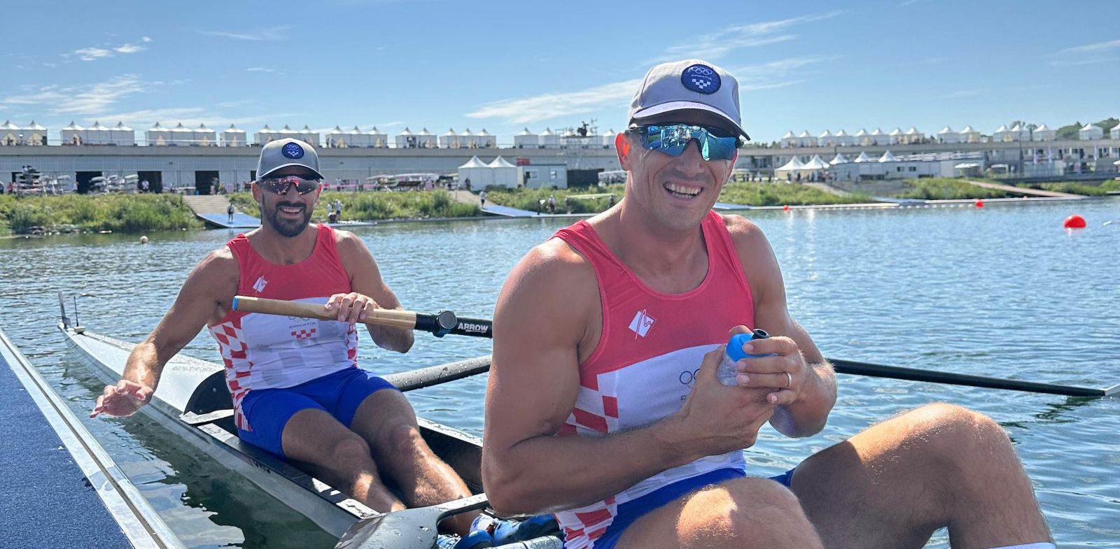 Pariz, 28.07.2024. - Braća Valent i Martin Sinković plasirali su se u polufinale dvojca bez kormilara na Olimpijskim igrama u Parizu u nedjelju. foto HINA/ HOO/ tm