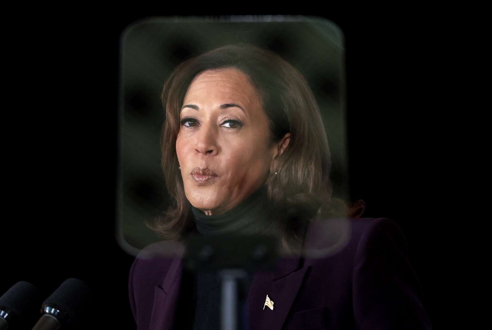 epa11490725 (FILE) - US Vice President Kamala Harris uses a teleprompter as she delivers a speech on artificial intelligence (AI) at the US Embassy in London, Britain, 01 November 2023 (reissued 21 July 2024). Joe Biden on 21 July announced on his X (formerly Twitter) account that he would not seek re-election in November 2024, and endorsed Harris to be the Democrats’ new nominee.  EPA/NEIL HALL