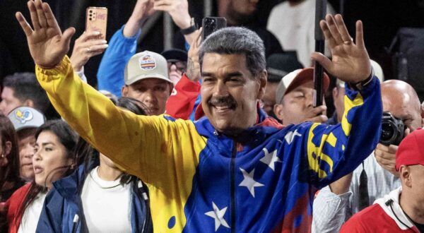 epa11504913 Venezuelan President Nicolas Maduro (C) celebrates after partial results were announced by the electoral council, in Caracas, Venezuela, 29 July 2024. According to the first report from the National Electoral Council (CNE), Maduro was re-elected for a third consecutive term in the elections held on 28 July, in which he obtained 51.2 percent of the votes (5,150,092 votes), while the standard-bearer of the majority opposition, Edmundo Gonzalez Urrutia, obtained 4,445,978 votes, which represents 44.2 percent of the votes.  EPA/RONALD PENA R.