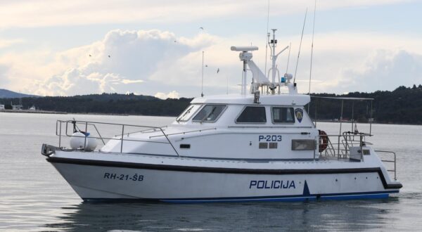 01.02.23., Sibenik - Brod pomorske policije u kanalu Sv.Ante u Sibeniku.
 Photo: Hrvoje Jelavic/PIXSELL