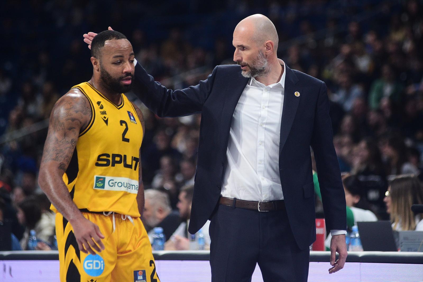 05, February, 2024, Belgrade - The match of the 19th round of AdmiralBet ABA League between KK Partizan Mozzart Bet and KK Split was played in Stark Arena. Shannon Shorter, #2 (KK Split), Slaven Rimac, trener/coach (KK Split). Photo: Dusan Milenkovic/ATAImages

05, februar, 2024, Beograd - Utakmica 19. kola AdmiralBet ABA League izmedju KK Partizan Mozzart Bet i KK Split odigrana je u Stark areni. Photo: Dusan Milenkovic/ATAImages Photo: Dusan Milenkovic/ATAImages/PIXSELL