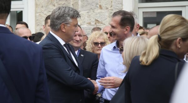 06.08.2023., Sinj - 308. Sinjska alka. Sinjska alka je hrvatska viteska igra. Odrzava se svake godine u nedjelju u prvoj trecini mjeseca kolovoza u Sinju, na godisnjicu pobjede nad turskim osvajacima 14. kolovoza 1715. Na taj dan je 700 hrvatskih vojnika iz Sinja uspjelo odbiti navalu vojske turskog seraskera Mehmed-pase Celica koja je brojala 60.000 vojnika. predsjednik Vlade Andrej Plenkovic, Dragan Primorac Photo: Ivo Cagalj/PIXSELL