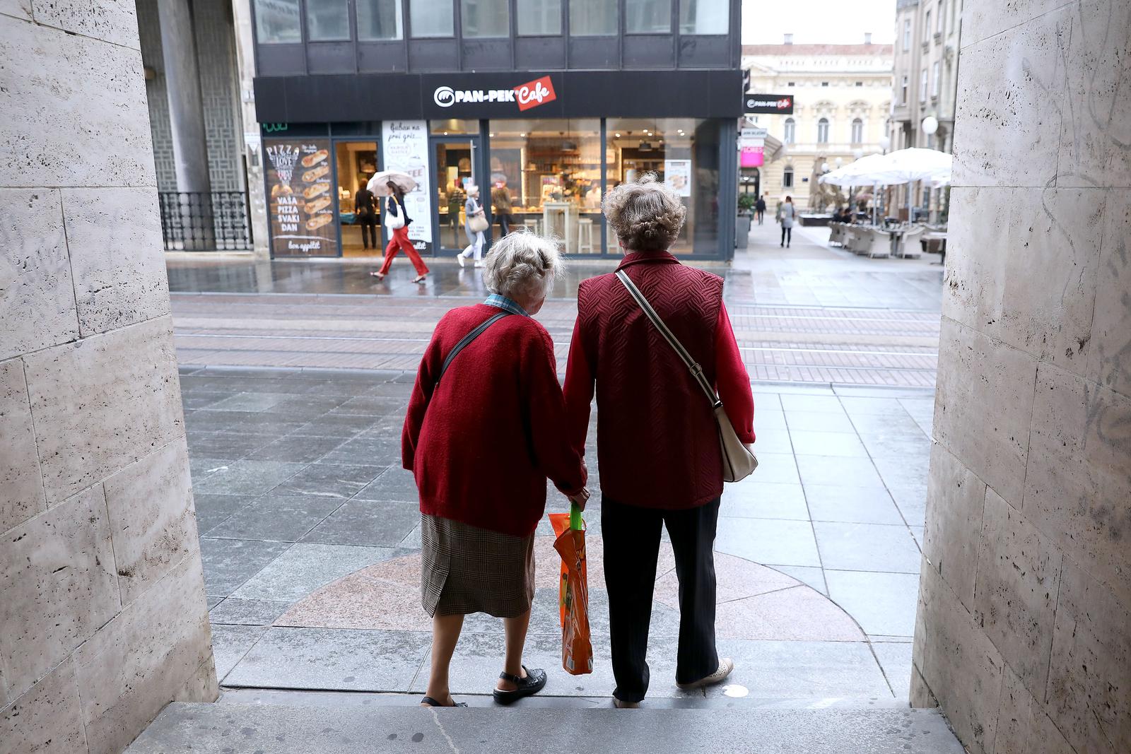 06.09.2019., Zagreb - Stariji ljudi.rrPhoto: Patrik Macek/PIXSELL