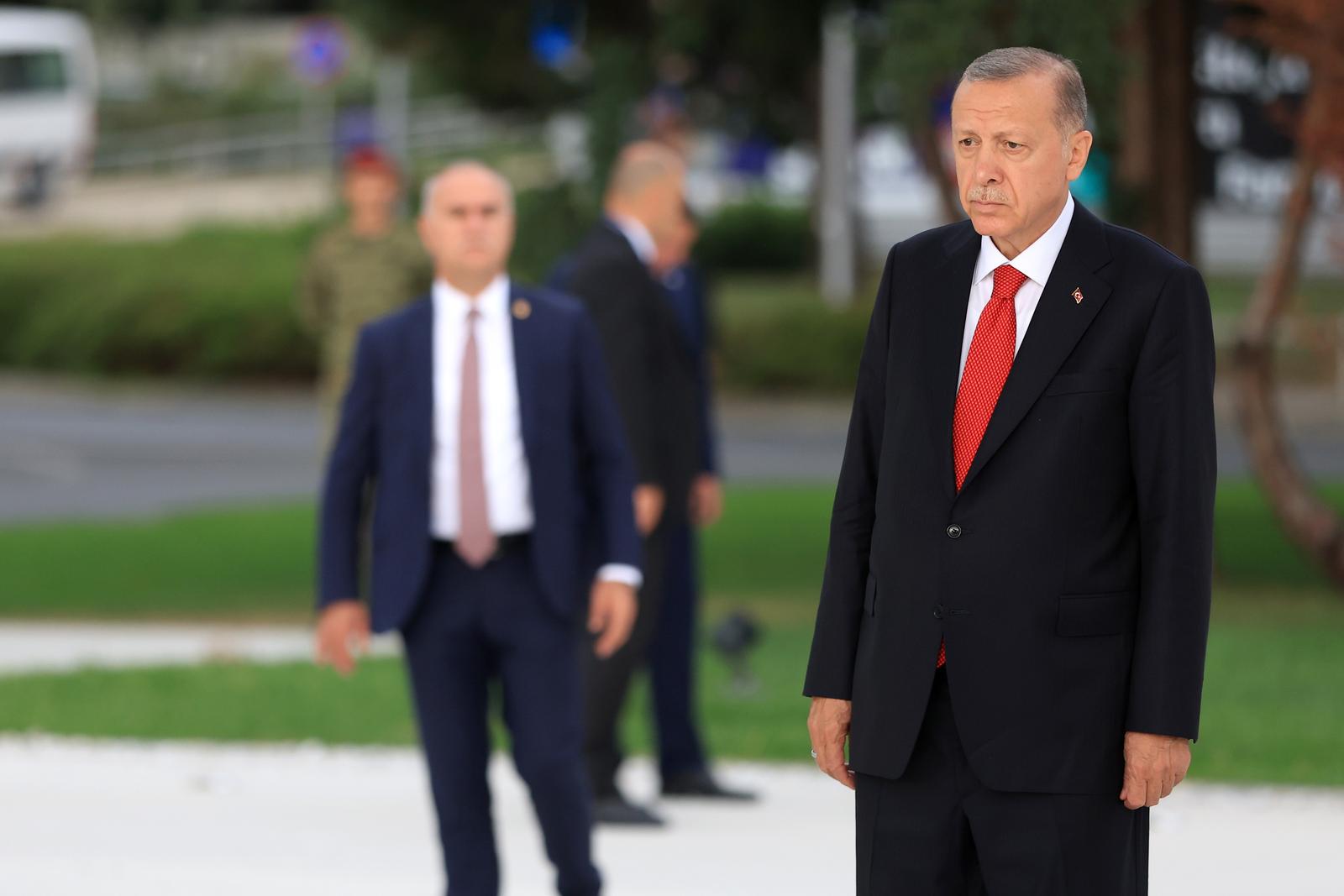 08.09.2022., Zagreb - Predsjednik Republike Turske Recep Tayyip Erdogan polozio je vijenac ispred Spomenika domovini na Trgu Stjepana Radica. Photo: Sanjin Strukic/PIXSELL