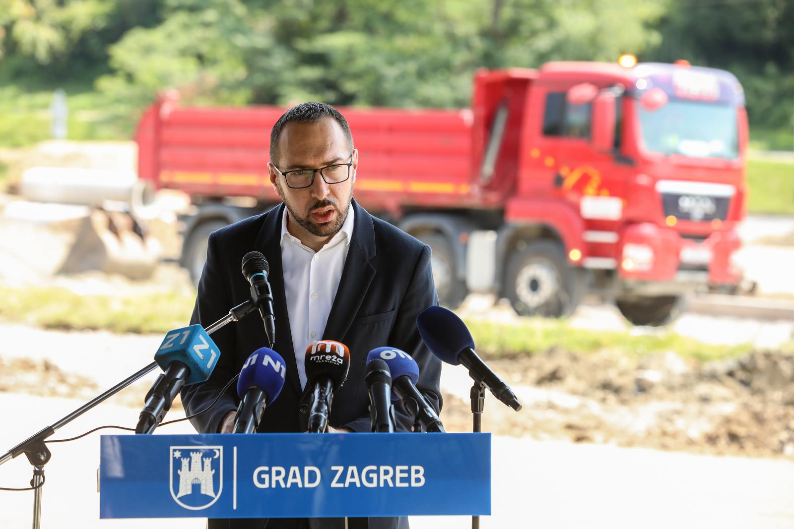 09.07.2024., Zagreb - Gradonacelnik Tomislav Tomasevic i suradnici obisli gradiliste okretista tramvaja na Mihaljevcu gdje je po zavrsetku obilaska odrzana redovita konferencija za medije. Photo: Robert Anic/PIXSELL