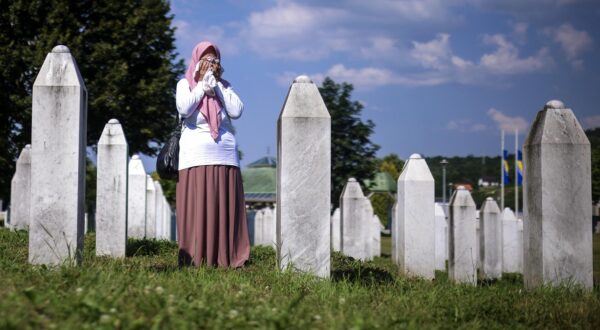 09.07.2024., Potocari, Bosna i Hercegovina - U mezarju Memorijalnog centra Srebrenica – Potocari zavrseno je kopanje grobova u koje ce biti spusteni posmrtni ostaci 14 novoidentifikovanih zrtava genocida u Srebrenici. Photo: Armin Durgut/PIXSELL