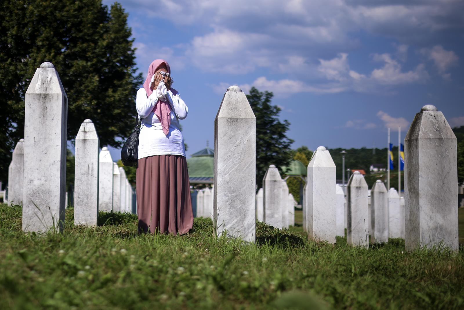 09.07.2024., Potocari, Bosna i Hercegovina - U mezarju Memorijalnog centra Srebrenica – Potocari zavrseno je kopanje grobova u koje ce biti spusteni posmrtni ostaci 14 novoidentifikovanih zrtava genocida u Srebrenici. Photo: Armin Durgut/PIXSELL