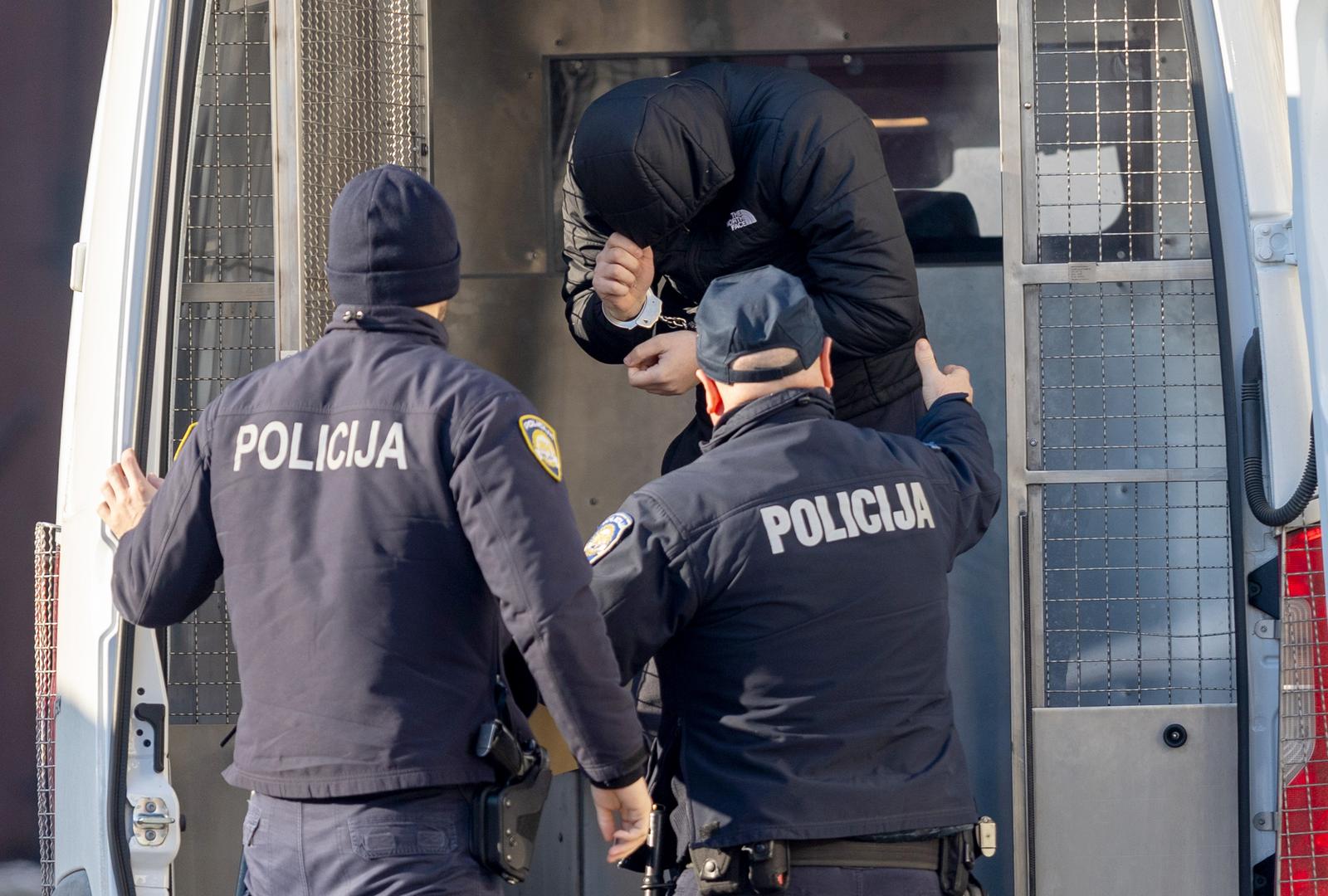 10.01.2024., Vukovar - Policija Opcinskom drzavnom odvjetnistvu privodi osumnjicene za napad na maloljetnike. Photo: Borna jaksic/PIXSELL
