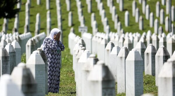 10.07.2024., Potocari, Bosna i Hercegovina - Hajrija Osmanovic dosla je u Potocare prvi put nakon vise od 20 godina. Hajrija obilazi grobove cetvorice sinova njene pokojne sestre. Photo: Armin Durgut/PIXSELL