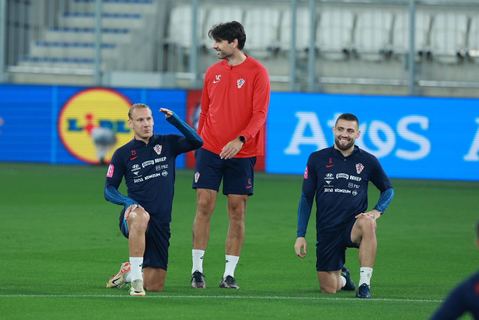 11.10.2023., Osijek - Trening nogometasa hrvatske nogometne reprezentacije na Opus Areni uoci susreta protiv Turske u kvalifikacijama za Europsko prvenstvo 2024. godine. trener Vedran Corluka, Domagoj Vida, Mateo Kovacic Photo: Davor Javorovic/PIXSELL