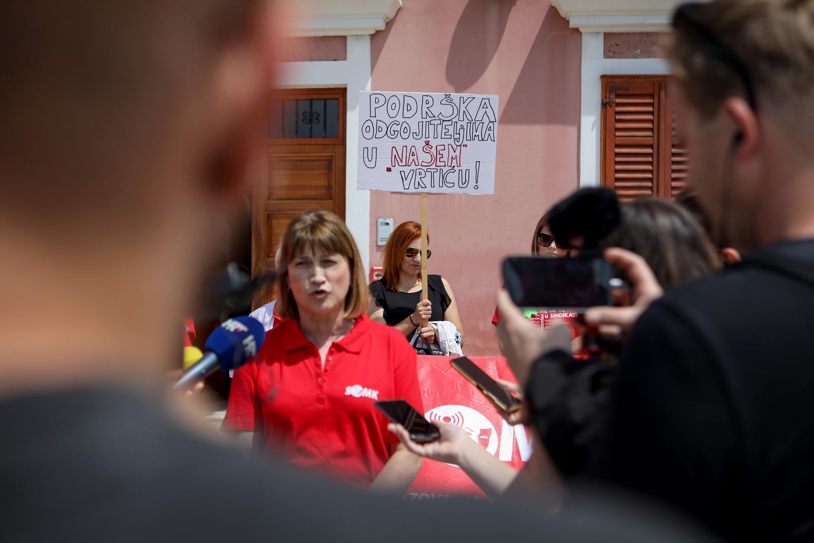 13.05.2024., Biograd - Konferencija za medije Sindikata obrazovanja, medija i kulture (SOMK) povodom pocetka strajka u Djecjem vrticu Ivana Brlic Mazuranic u Biogradu na moru. Na konferenciji su govorili Mladen Novosel, predsjednik Saveza samostalnih sindikata Hrvatske (SSSH) i Bozica Zilic, predsjednica SOMK-a Photo: Sime Zelic/PIXSELL