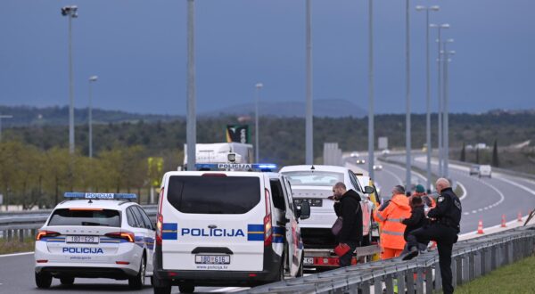 14.04.2023., Nadin - Nesto prije 10 sati kod odmorista Nadin na autocesti A1 dogodila se prometna nesreca u kojoj je sudjelovalo vise vozila. 
 Photo: Dino Stanin/PIXSELL