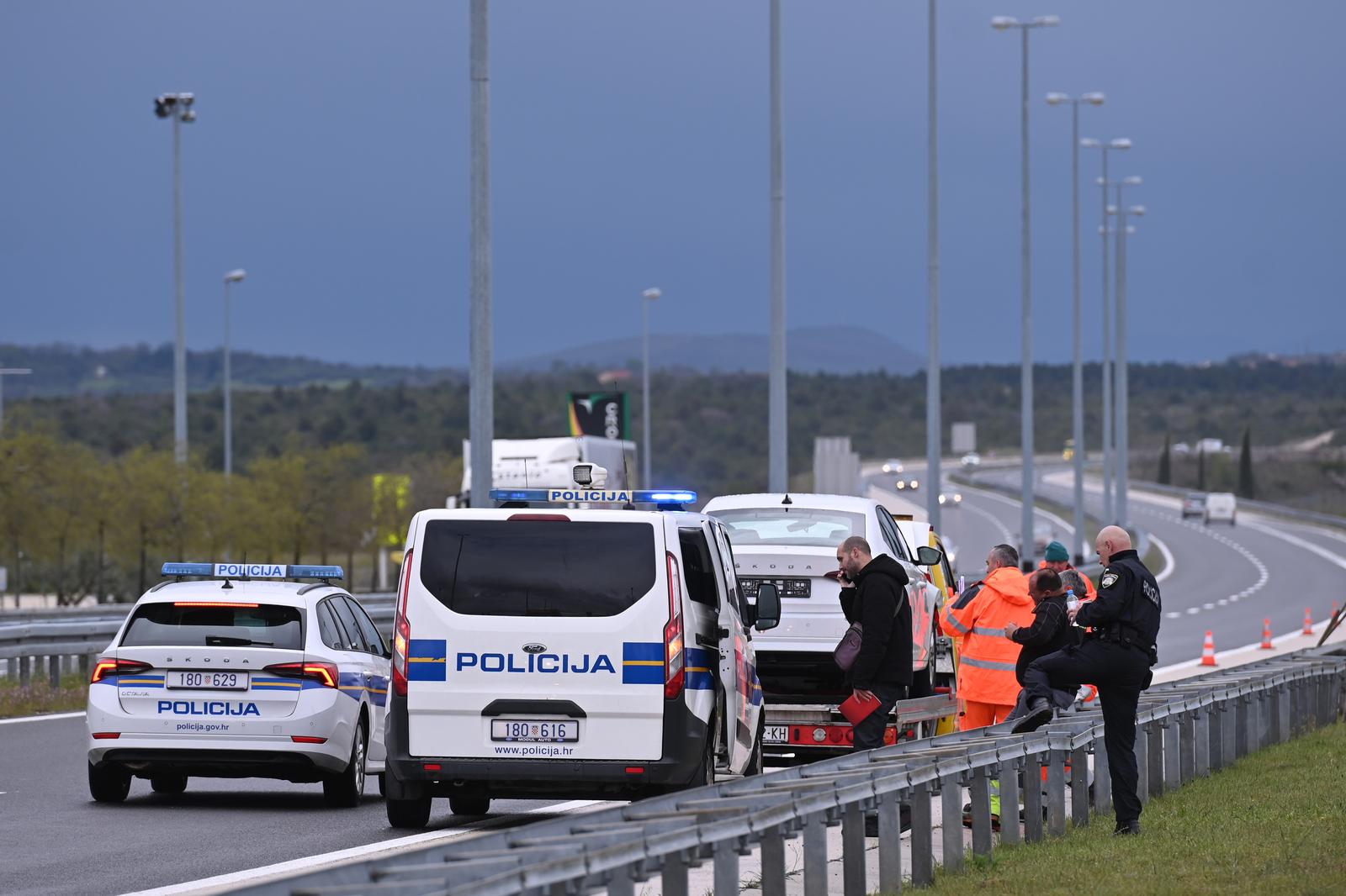 14.04.2023., Nadin - Nesto prije 10 sati kod odmorista Nadin na autocesti A1 dogodila se prometna nesreca u kojoj je sudjelovalo vise vozila. 
 Photo: Dino Stanin/PIXSELL