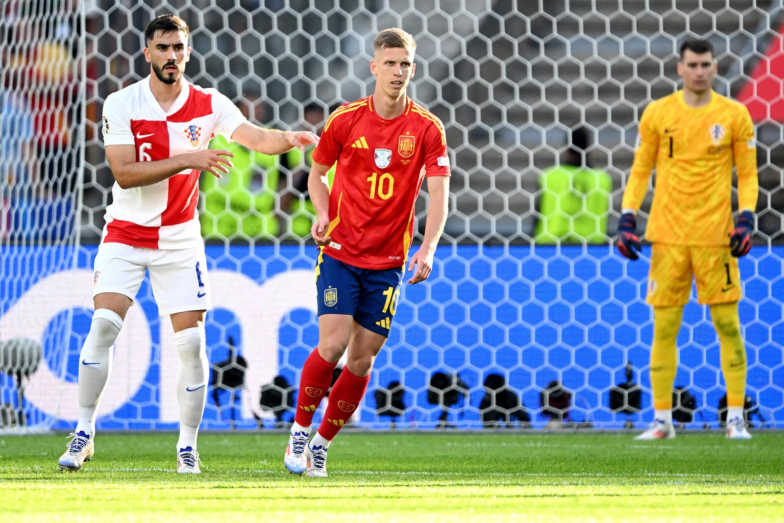 15.06.2024., Olimpijski stadion, Berlin, Njemacka - Europsko prvenstvo 2024., skupina B, 1. kolo, Spanjolska - Hrvatska. Josip Sutalo, Dani Olmo. Photo: Marko Lukunic/PIXSELL