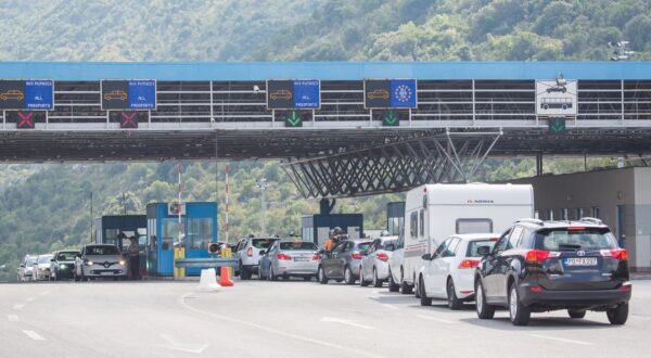 15.09.2016., Karasovici - Granicni prijelaz Karasovici izmedju Hrvatske i Crne Gore na kojem su uredjaji za detekciju radijacije izmjerili visoku koncentraciju zracenja u osobnom automobilu ruskih registarskih oznaka. rPhoto: Grgo Jelavic/PIXSELL