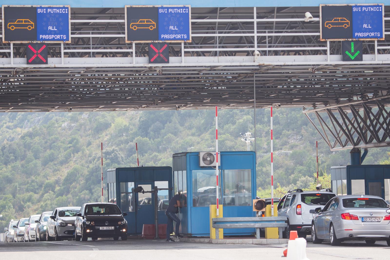 15.09.2016., Karasovici - Granicni prijelaz Karasovici izmedju Hrvatske i Crne Gore na kojem su uredjaji za detekciju radijacije izmjerili visoku koncentraciju zracenja u osobnom automobilu ruskih registarskih oznaka. rPhoto: Grgo Jelavic/PIXSELL