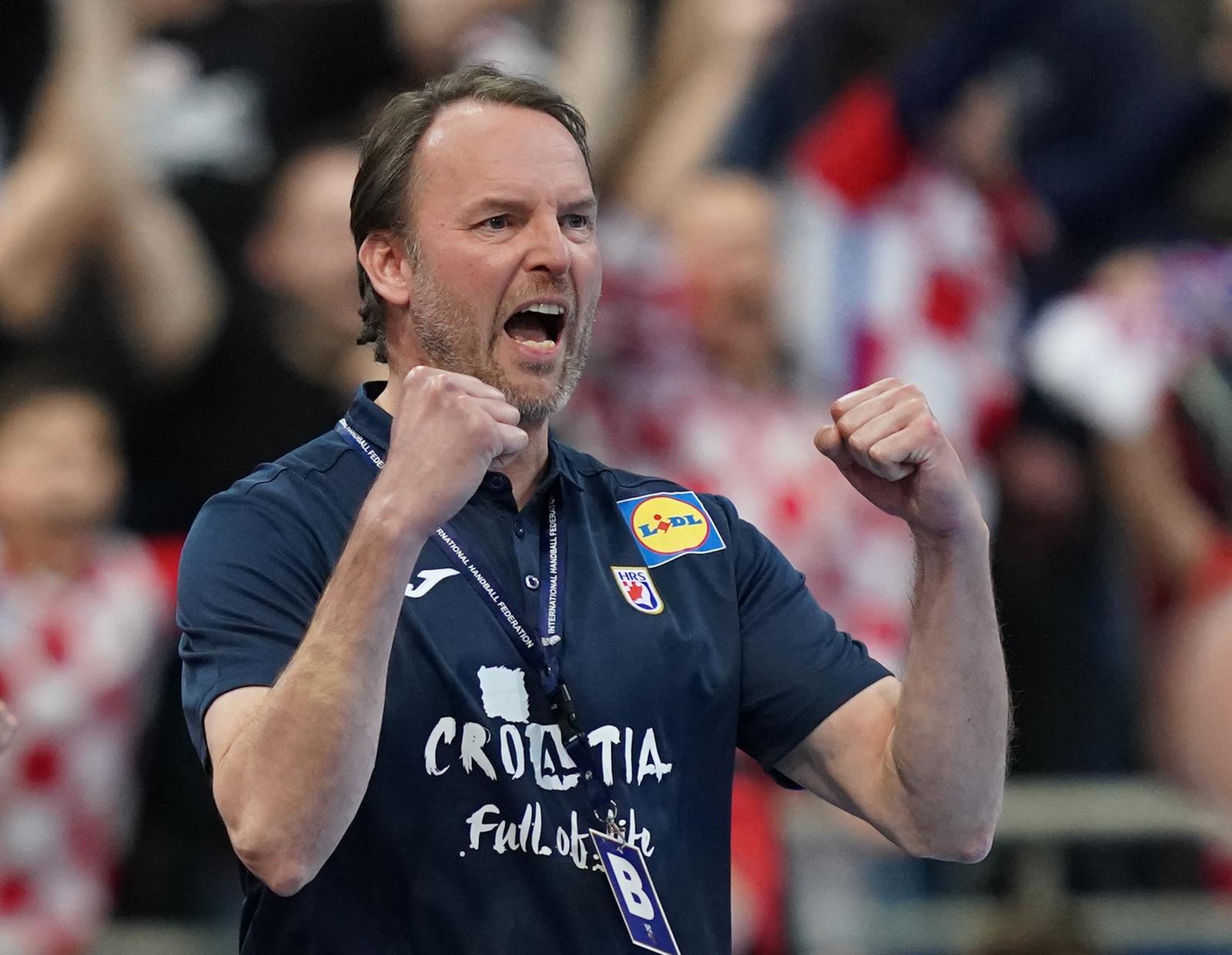 RIGHTS ONLY FOR: Croatia, Slovenia, Bosnia, Serbia, Montenegro 16 March 2024, Lower Saxony, Hanover: Handball: Olympic Qualification, Qualification, Tournament 2, Matchday 2, Germany - Croatia, in the ZAG Arena. Croatia's coach Dagur Sigurdsson cheers on the sidelines. Photo: Marcus Brandt/dpa Photo: Marcus Brandt/PIXSELL