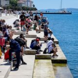17.05.2024., Zadar - Brojni turisti odlucili iskoristiti lijepo i toplo vrijeme za razgledavanje grada. Photo: Sime Zelic/PIXSELL