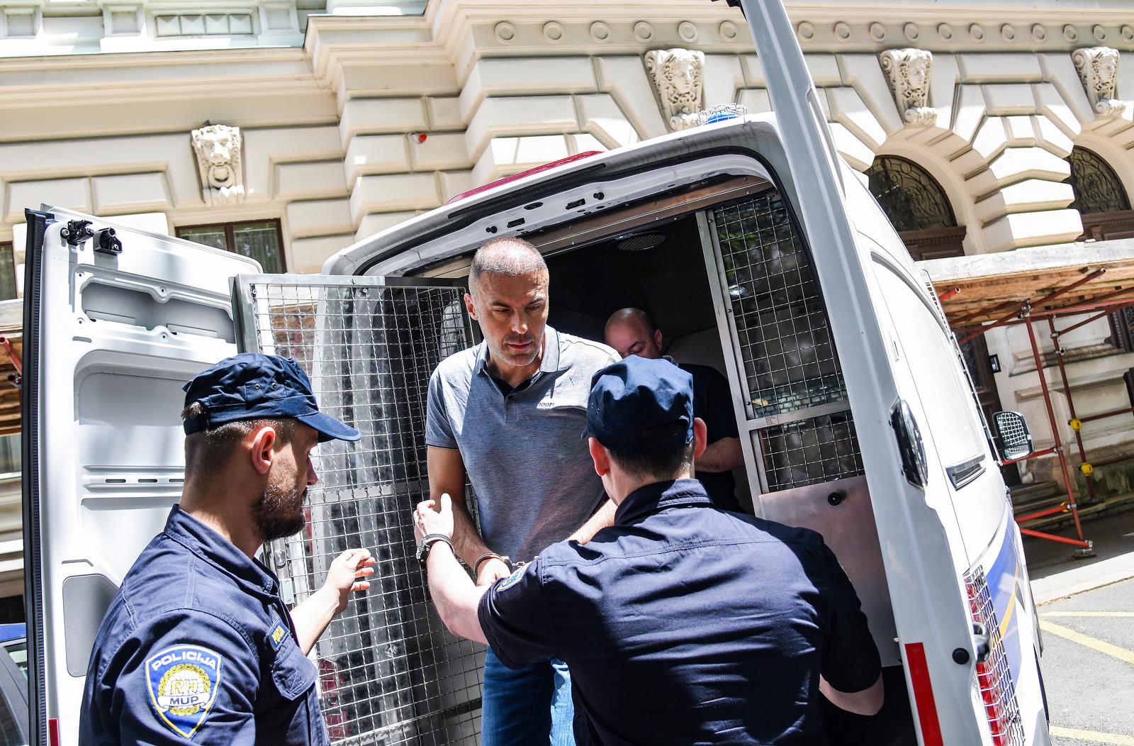 17.06.2023., Zagreb -  Slavisa Penava, voditelj Sluzbe za strategiju, informiranje i elektricne servise u Sredisnjem uredu Porezne uprave i pomocnik ravnatelja te Denis Bilic iz podrucnog ureda Porezne uprave Pescenica dovedeni su na Zupanijski sud Photo: Josip Regovic/PIXSELL