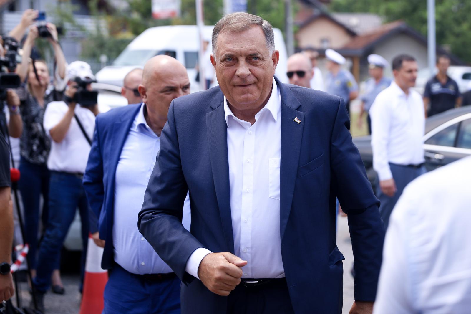 17.07.2024., Sarajevo, Bosna i Hercegovina - Predsjednik bh. entiteta RS Milorad Dodik stigao je danas u sud BiH, a kao i u prijasnjim rocistima, ispred zgrade su ga docekale pristase, no u dosta manjem borju nego što je to ranije bio slucaj. Photo: Armin Durgut/PIXSELL