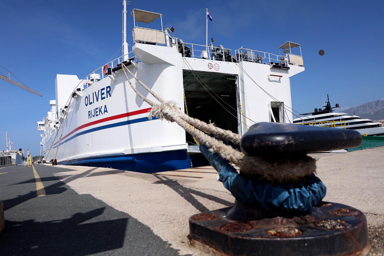 20.05.2024., Split - Prva sluzbena plovidba novog u floti  Jadrolinijin trajekt  Oliver plovi na relaciji Split - Vela Luka -  Split  nazvan po Oliveru Dragojevicu odise posebnim dozivljajem. Photo: Ivana Ivanovic/PIXSELL