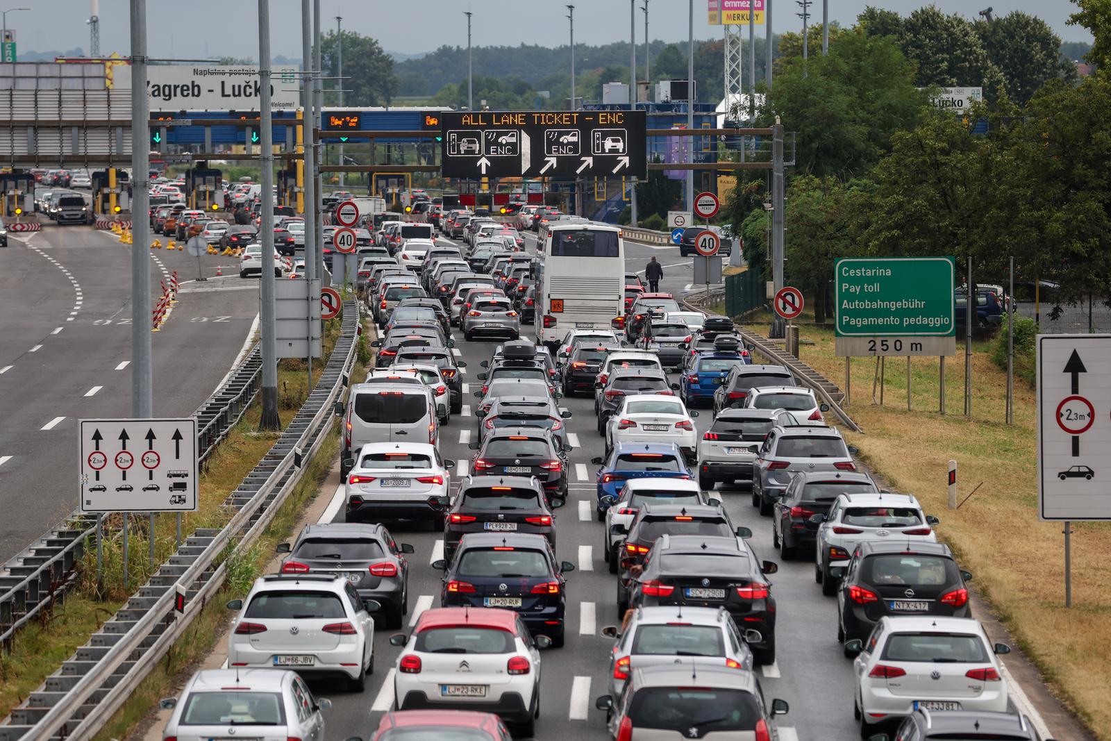 20.07.2024., Zagreb - Izuzetno velike guzve na naplatnoj postaji Lucko u smjeru mora. Photo: Igor Kralj/PIXSELL