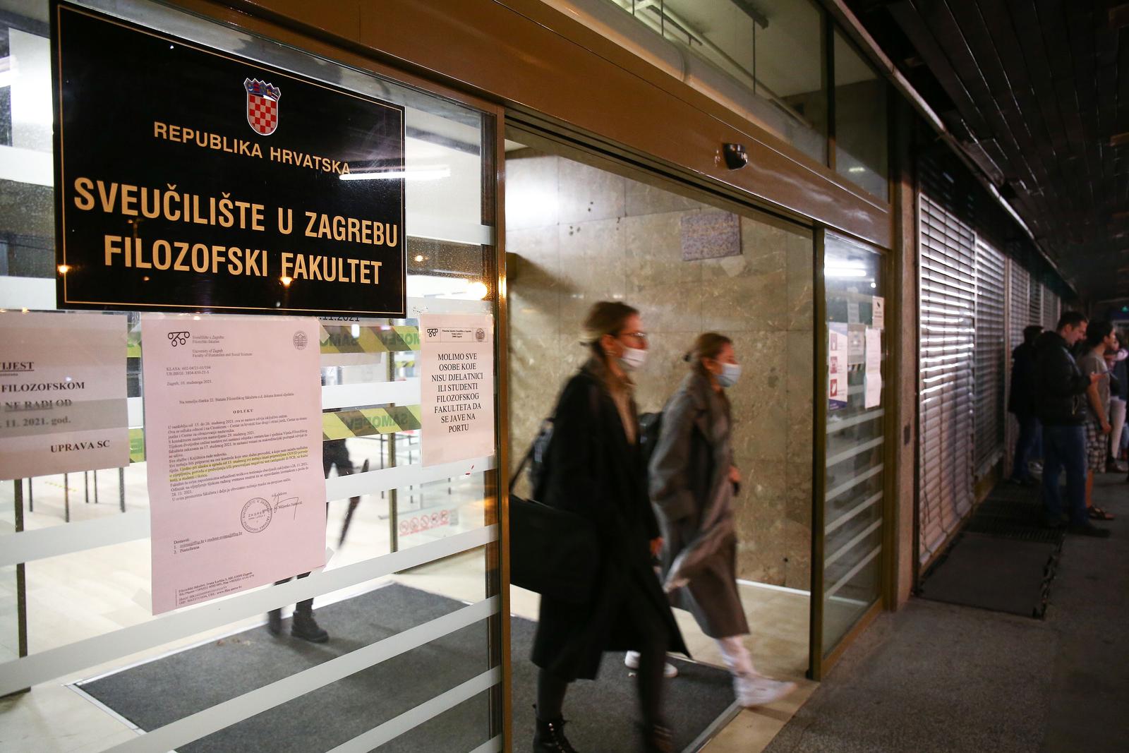 22.11.2021., Zagreb - Prosvjed studenata protiv covid mjera ispred Filozofskog fakulteta. Photo: Matija Habljak/PIXSELL