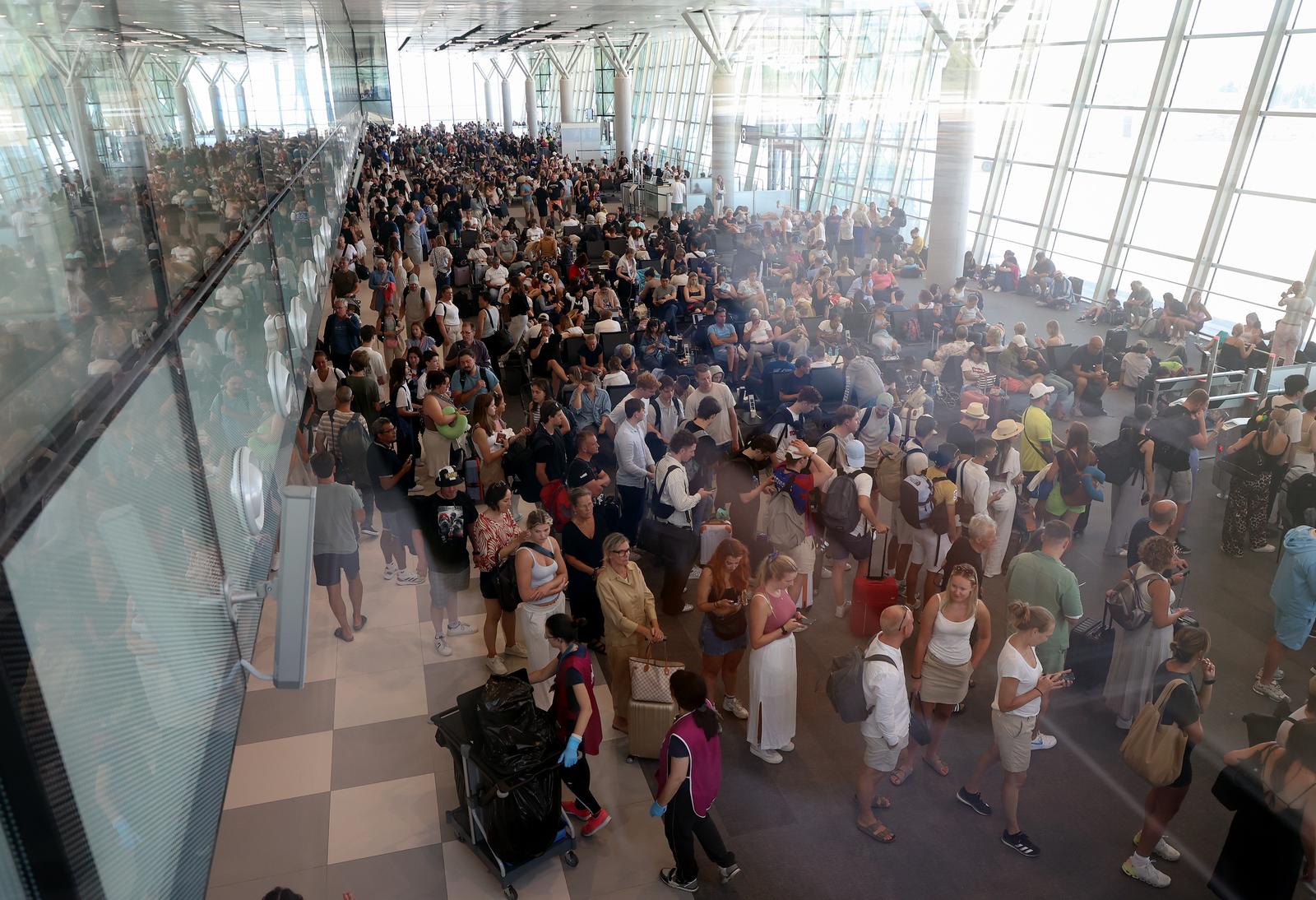 23. 07. 2024.,  Kastela- zracna luka sv Jerolim guzva na aerodromu zbog hakerskog napada, letovi otkazani, poteskoce u zracnom prometu Photo: Ivana Ivanovic/PIXSELL