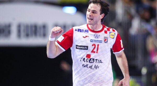 22.01.2024., Lanxess Arena, Koeln, Njemacka - EHF Europsko prvenstvo u rukometu 2024. u Njemackoj. Drugi krug, skupina 1, Njemacka - Hrvatska. Veron Nacinovic Photo: Sanjin Strukic/PIXSELL