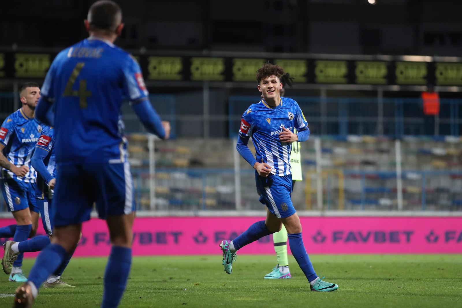 24.11.2023., stadion u Kranjcevicevoj ulici, Zagreb - SuperSport HNL, 16. kolo, NK Lokomotiva - NK Slaven Belupo. Nogometasi Lokomotive slave pogodak Marina Soticeka za izjednacenje 1:1. Marin Soticek Photo: Luka Stanzl/PIXSELL