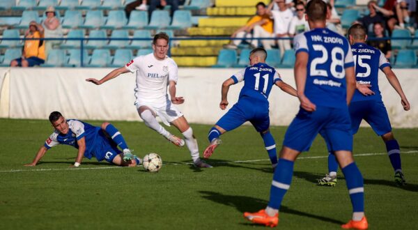 25.05.2024., Zadar - HNK Zadar i NK Uskok odigrali utakmicu posljednjeg, 30. kola 3. HNL Jug. Nakon utakmice delegacija HNS-a je momcadi Zadra urucila medalje i pehar za osvajanje 3. HNL Jug Photo: Sime Zelic/PIXSELL