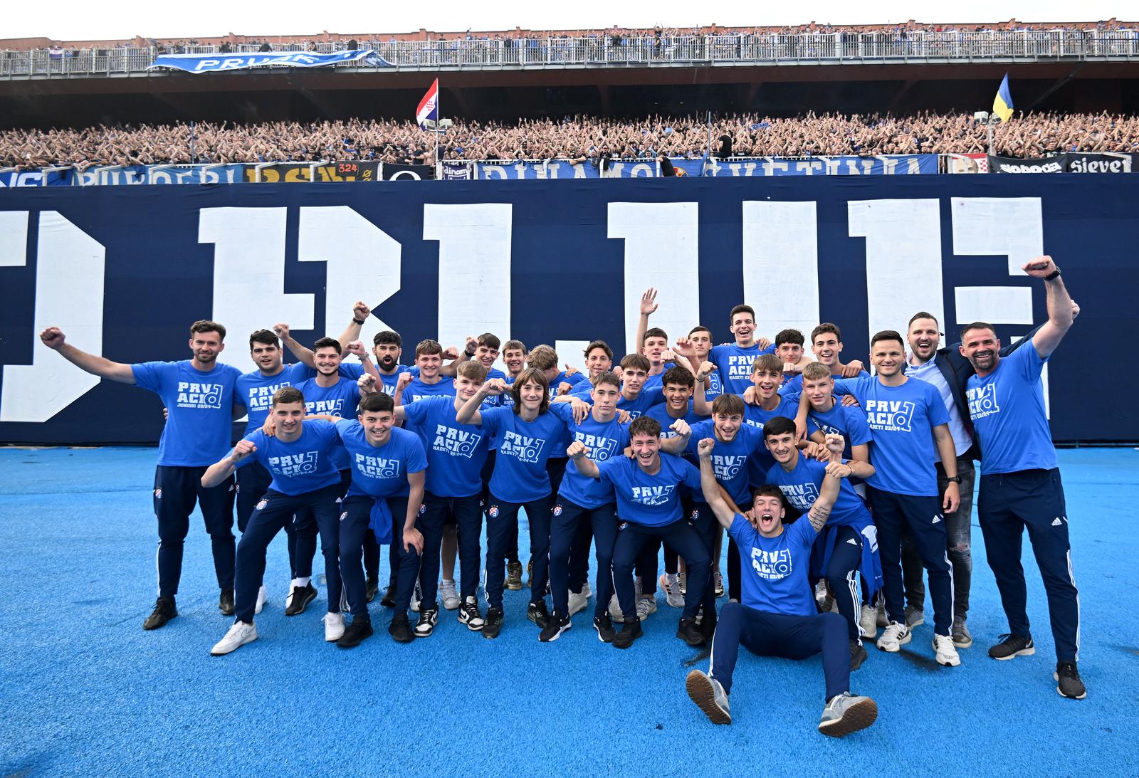 26.05.2024., stadion Maksimir, Zagreb - SuperSport HNL, 36. kolo, GNK Dinamo - NK Rudes. Kadeti i juniori Dinama te igraci Futsal Dinama iznijeli su trofeje na maksimirski teren. Photo: Marko Lukunic/PIXSELL