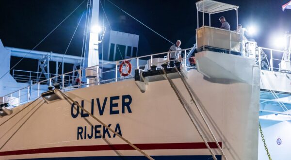 26.07.2024., Split - Trajekt Oliver u kasnim satima uplovio je u Luku Split nakon sto je ostao u kvaru ispred Vela Luke sa 300 putnika.  Photo: Zvonimir Barisin/PIXSELL