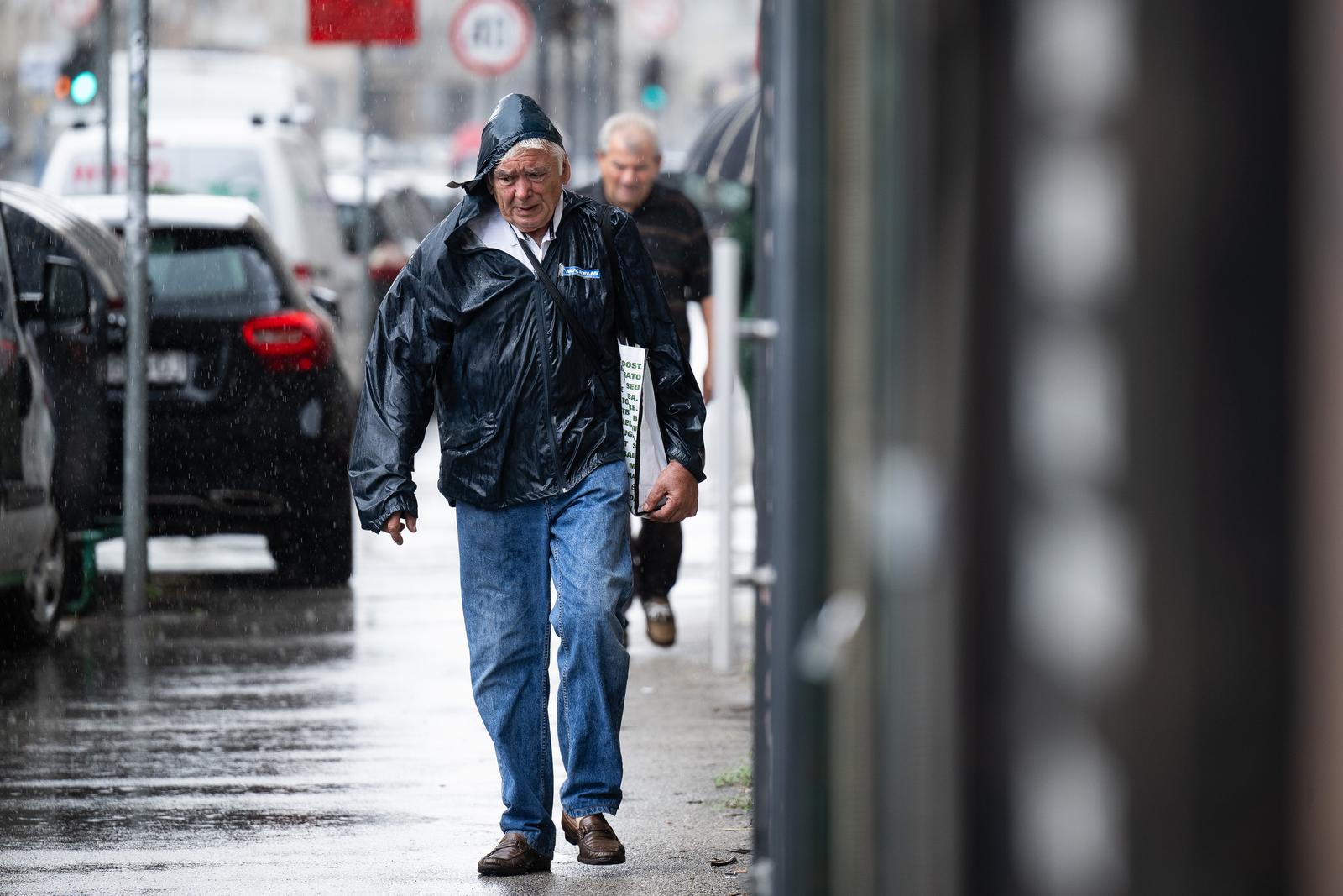 27.06.2024., Zagreb - Ljetni pljusak iznenadio je prolaznike u Zvonimirovoj ulici. Photo: Davor Puklavec/PIXSELL