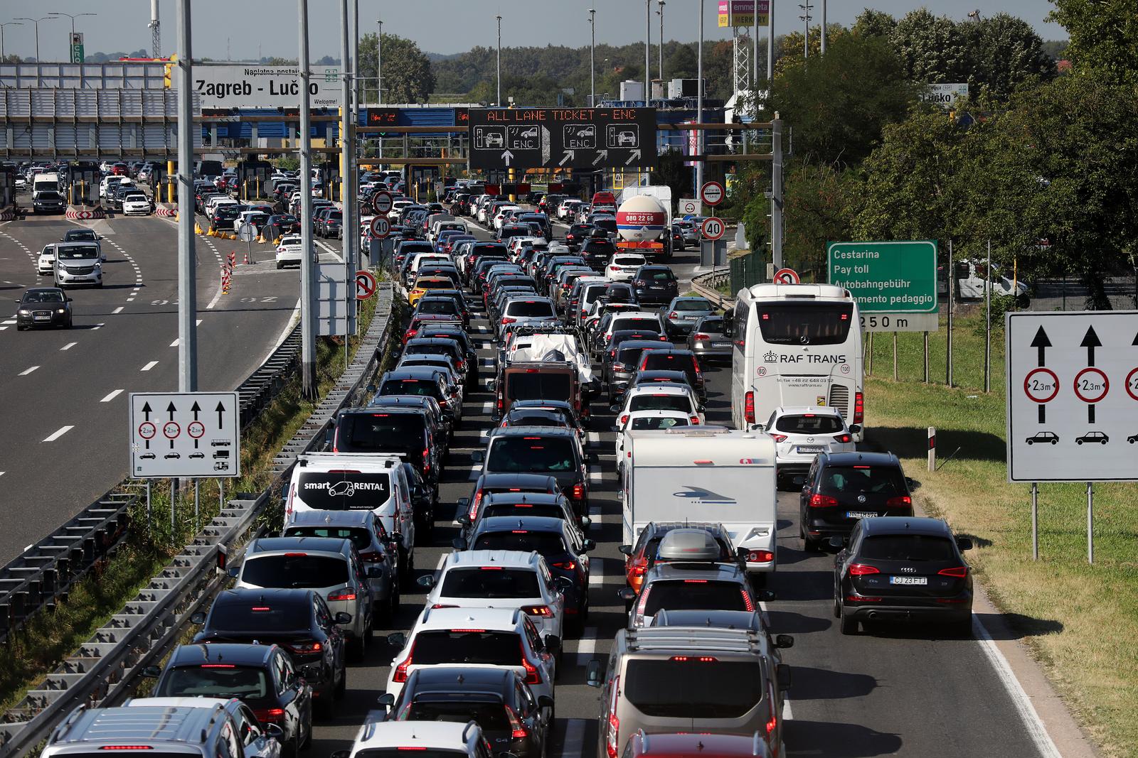 27.07.2024.,Zagreb - Guzve na naplatnim kucicama Lucko u smjeru mora Photo: Zeljko Hladika/PIXSELL