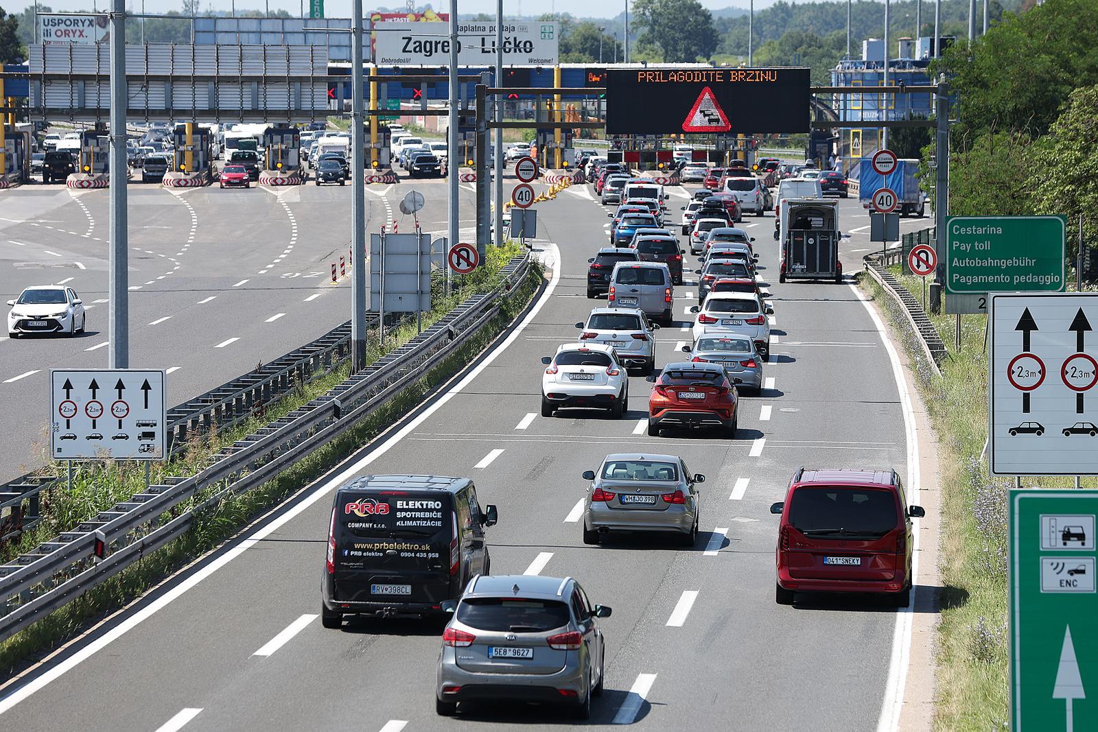 29.06.2024., Zagreb - Pojacana gustoca prometa na naplatnoj postaji Lucko u smjeru mora. Photo: Goran Stanzl/PIXSELL