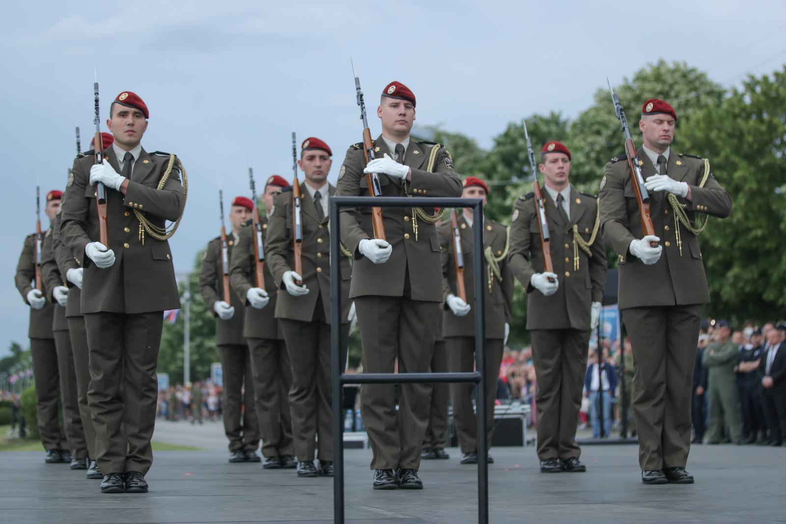 30.05.2024, Zagreb - Obiljezavanje Dana drzavnosti na Jarunu uz pokazne vjezbe Hrvatske vojske i policije. Pocasno-zastitna bojna Photo: Luka Batelic/PIXSELL